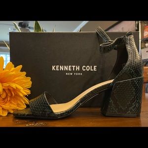 Kenneth Cole Strappy Sandals in Emerald Size 8